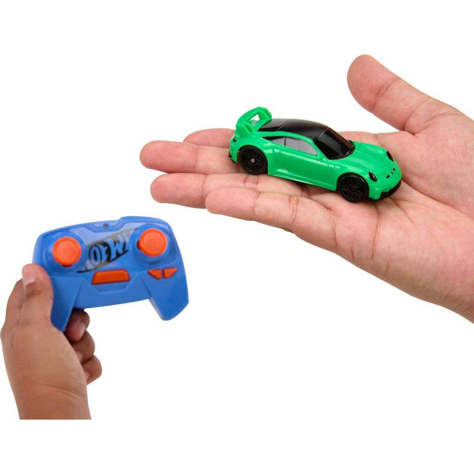 Hot Wheels 1:64 Scale Remote Control Porsche 911 GT3 - Image 5