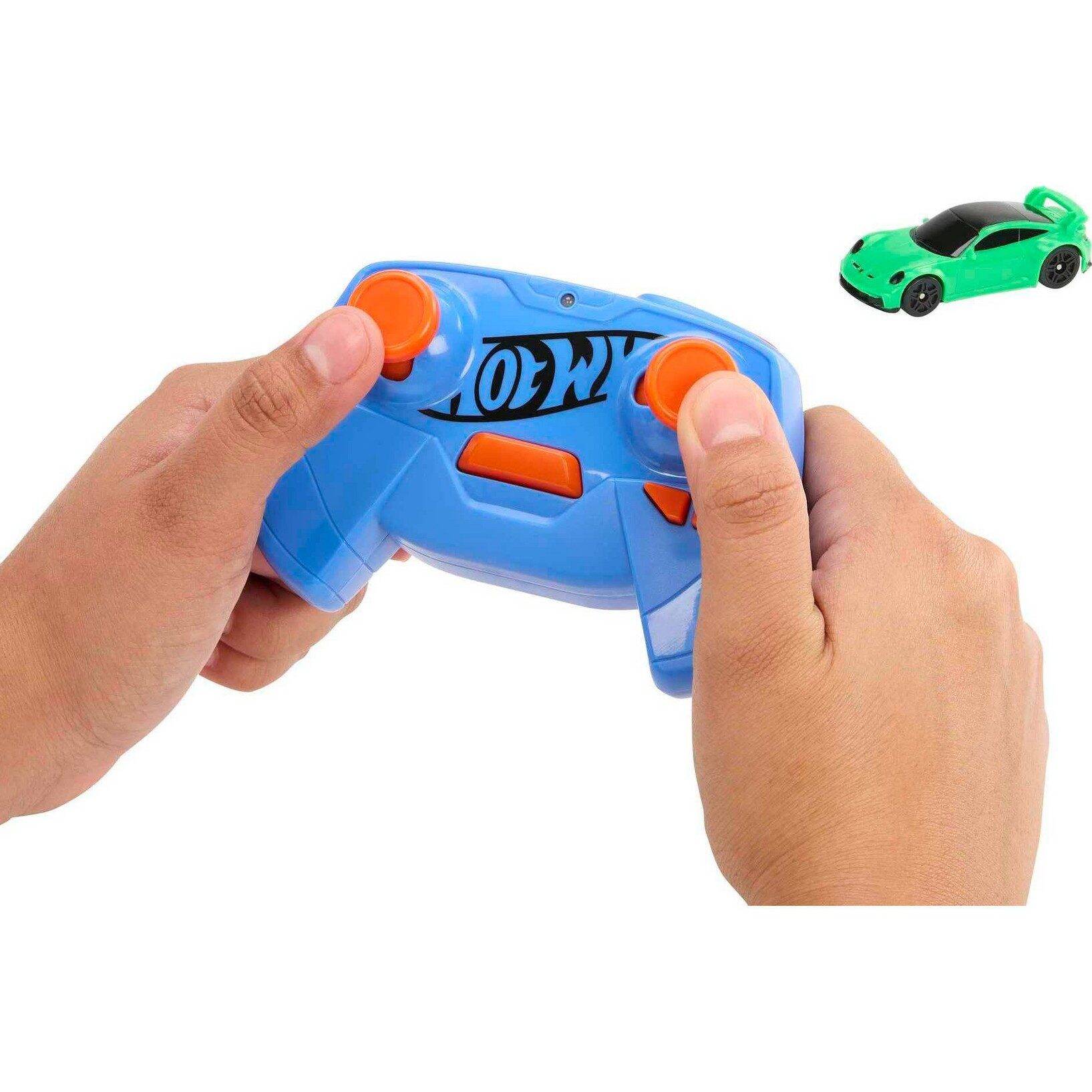 Hot Wheels 1:64 Scale Remote Control Porsche 911 GT3 - Image 4