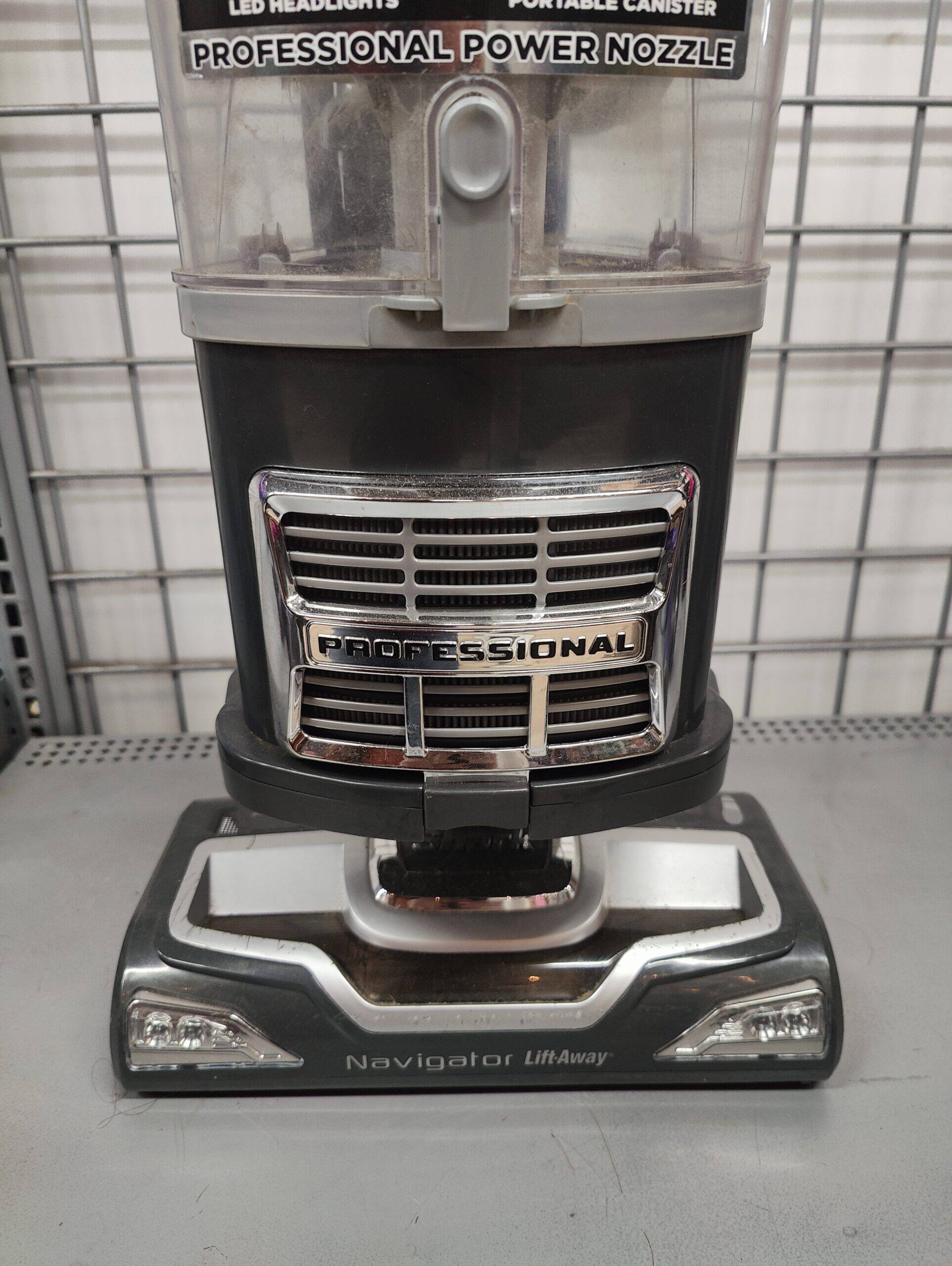 Shark Navigator Lift-Away Vacuum - Image 7