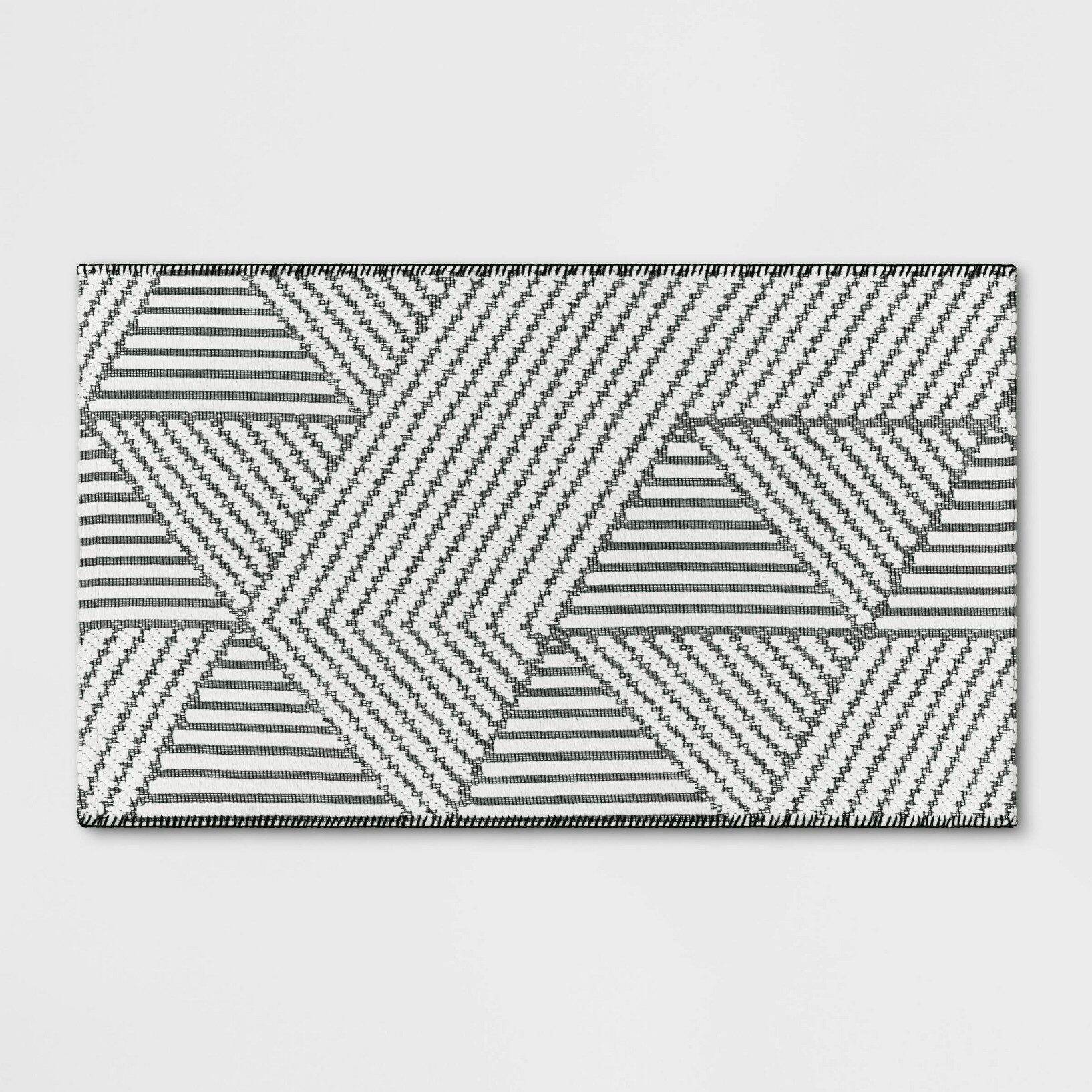 2'3"x3'9" Washable Geo Accent Rug Gray - Project 62™