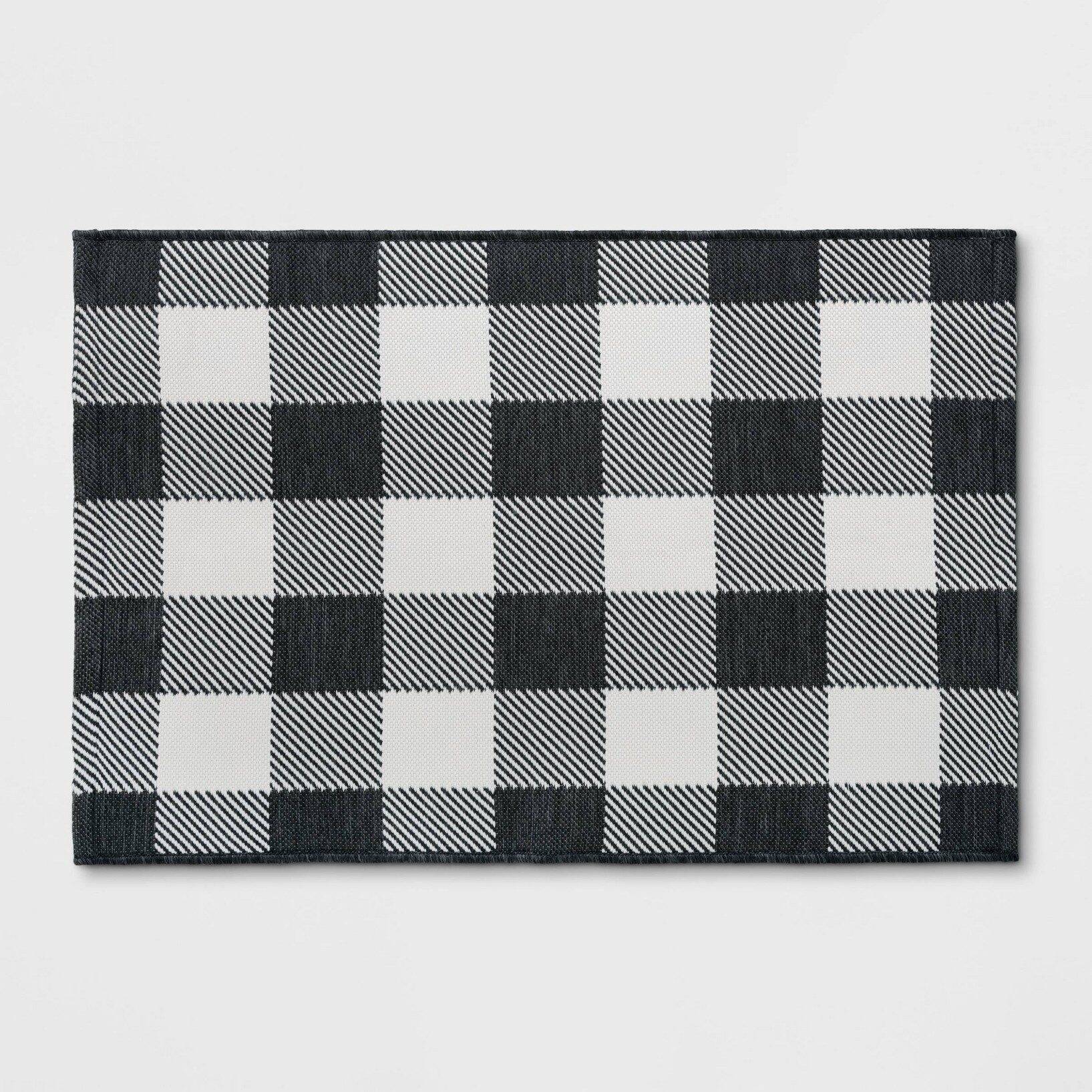 2'x3' Washable Reversible Scatter Indoor/Outdoor Accent Rug Black/White - Threshold™