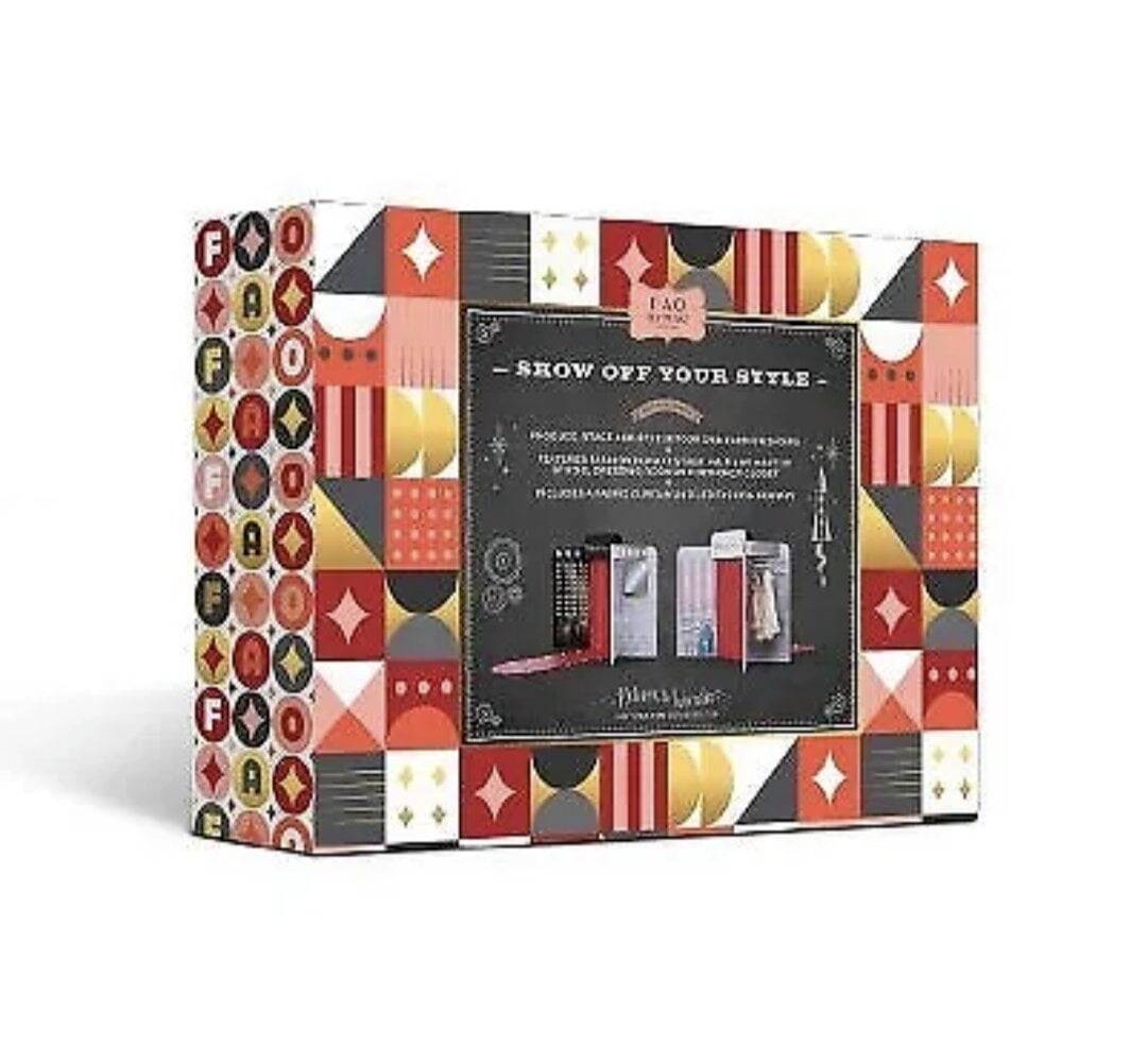FAO Schwarz Style Runway 4-Sided Fashion Show Playset - Image 2