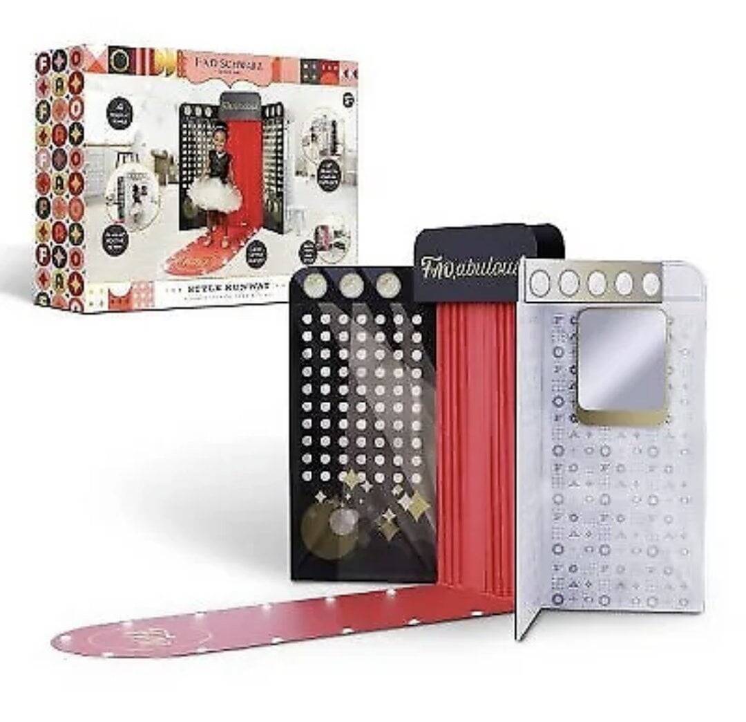 FAO Schwarz Style Runway 4-Sided Fashion Show Playset - Image 3