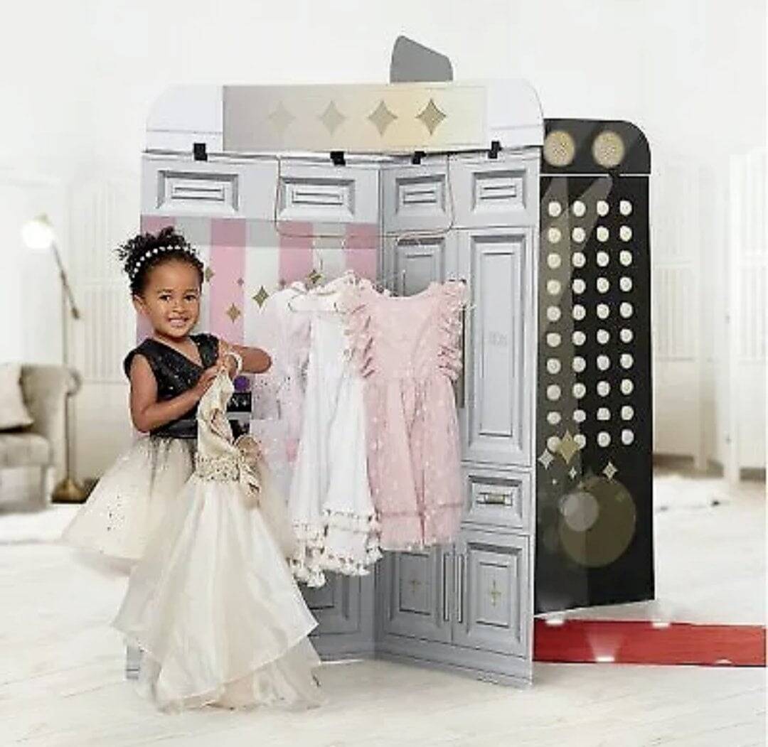 FAO Schwarz Style Runway 4-Sided Fashion Show Playset - Image 4